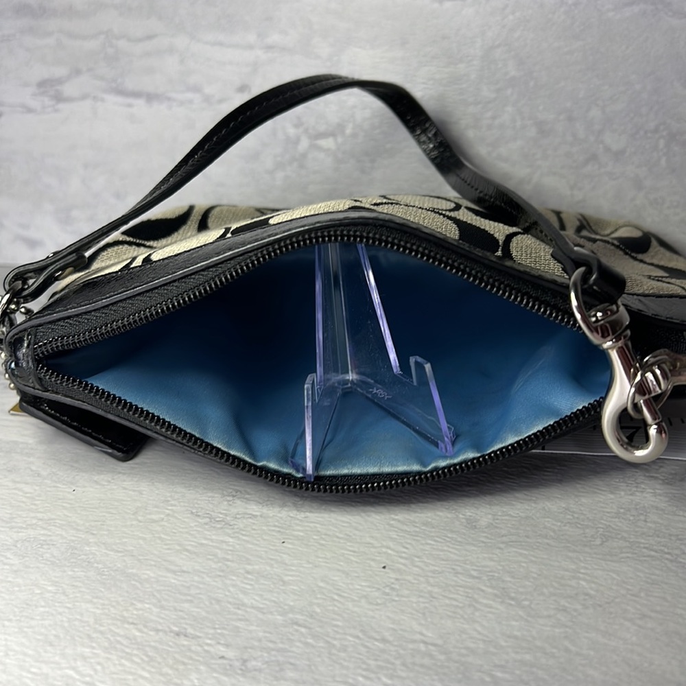 Coach wristlet - Picture 3 of 3